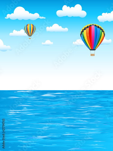 Heißluftballons über dem Meer