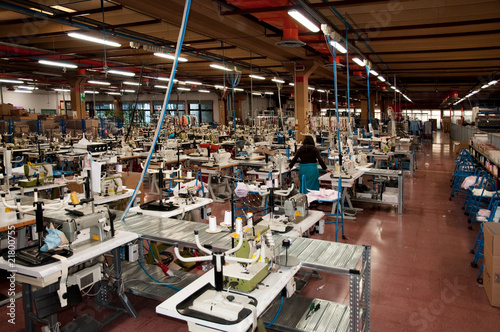Industria tessile - reparto di cucitura photo
