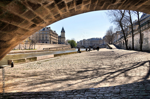 Sous les ponts de Paris