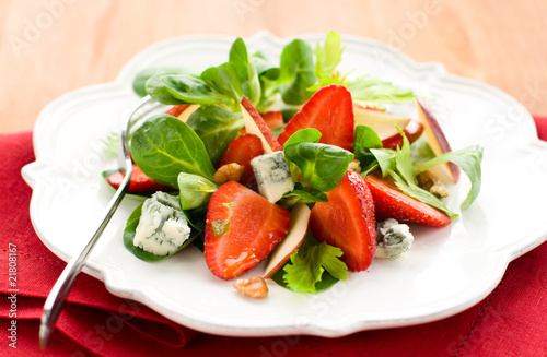 strawberry gorgonzola salad