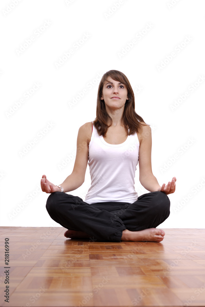 jeune femme faisant du yoga jeune femme faisant du yoga