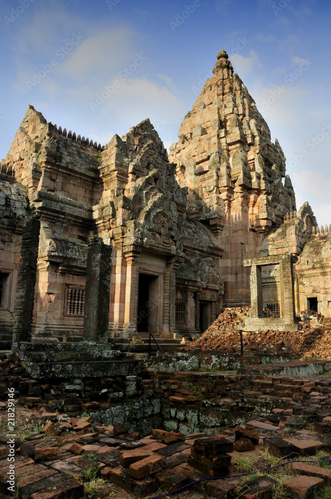 Muang Tam Sanctuary vertical