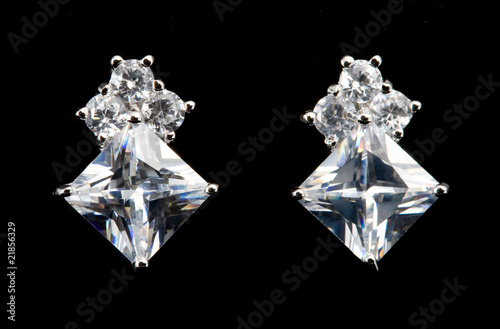 earring with diamond