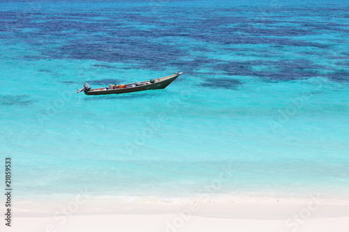Fototapeta Naklejka Na Ścianę i Meble -  Lonely boat in turquoise sea