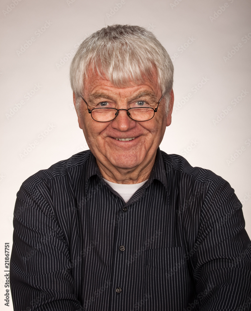 Obraz premium Fröhlicher alter Mann
