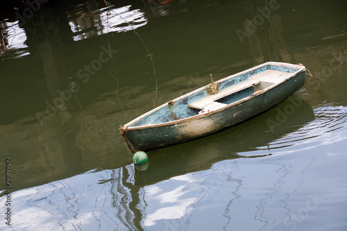 Holzboot am Ufer © Svenja98