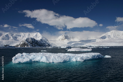 Antarctica Iceberg © Evan Hoffbuhr