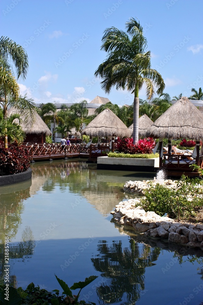 complexe hôtelier de luxe sur lagune