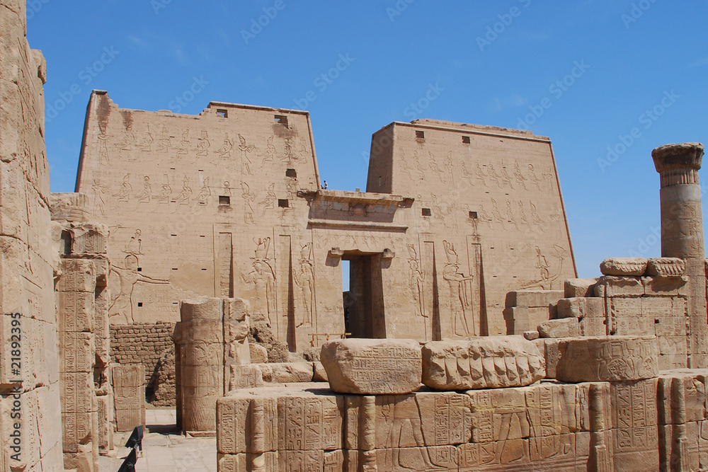 Am Horus-Tempel