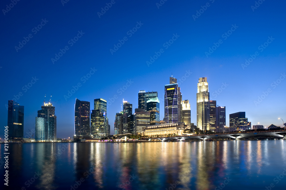 Fototapeta premium Beautiful Singapore CBD at dusk