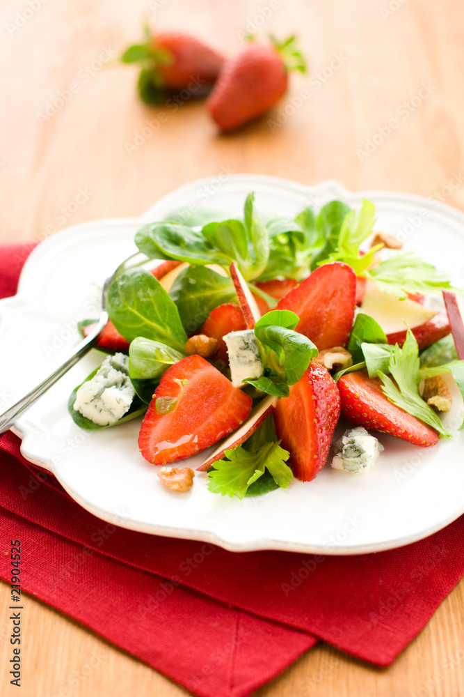 Salad with strawberries and gorgonzola Salad with strawberries and gorgonzola