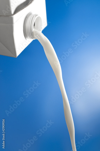 Foto Milk spurt out of package