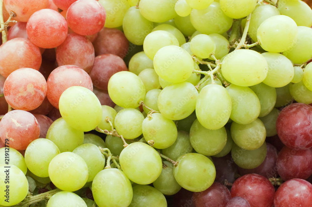Red and green fresh grapes