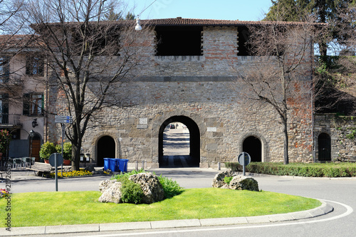 Konstfotografi City gate, Colle Aperto, Città Alta, Bergamo, Italy, Lombardy