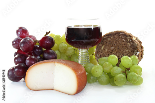 Käse und Rotwein