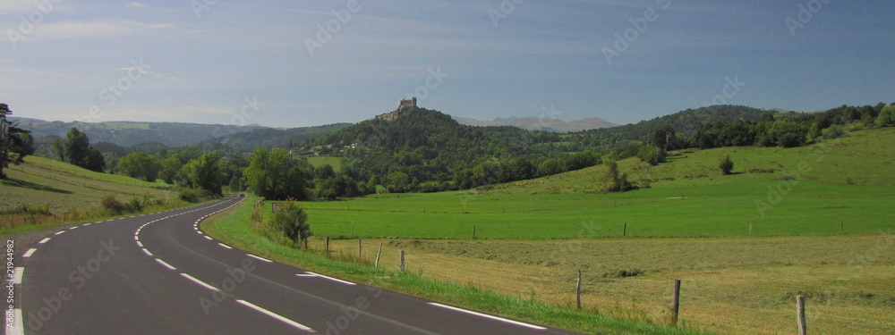 Château Rocher de Murol, Massif central ; Mont Dore