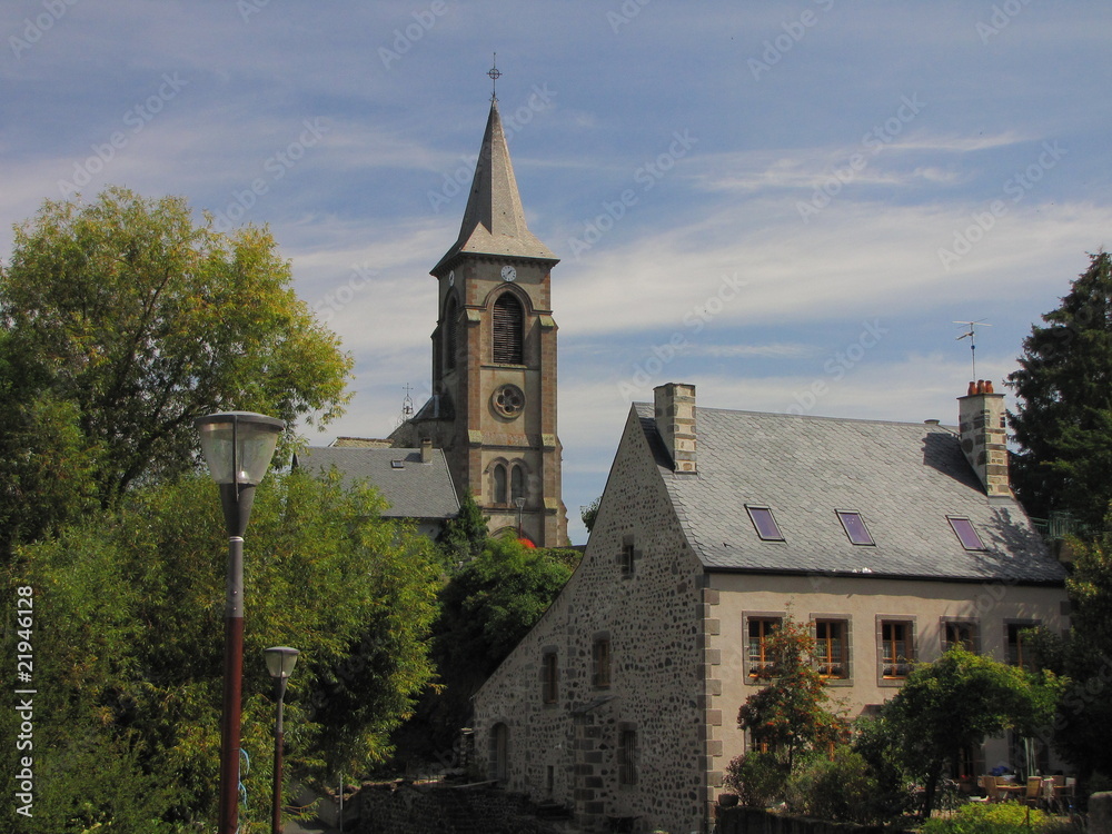 Fototapeta premium Village de Murol, Massif central ; Mont Dore