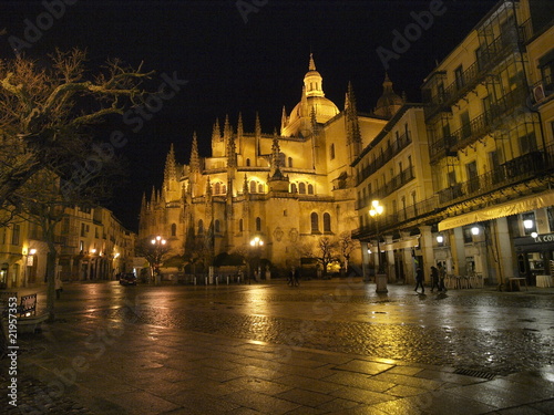 Catedral de Segovia y la Plaza Mayor tras la lluvia
