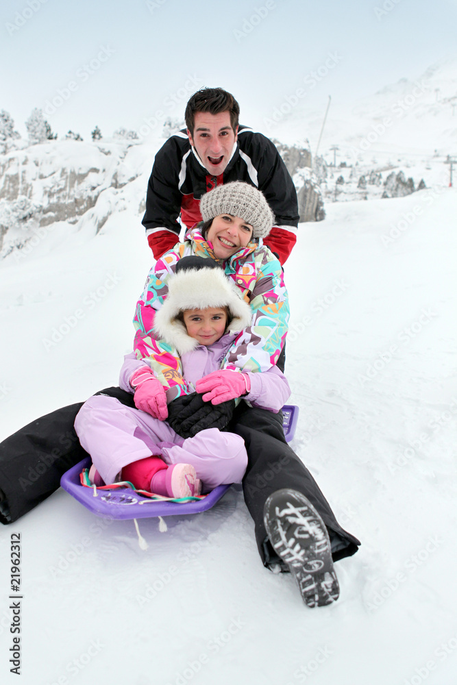 Obraz premium Famille en vacances à la neige