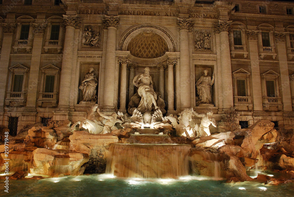 Roma -  Fontana di Trevi notturna