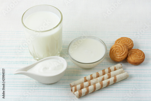 Dairy products and cookies