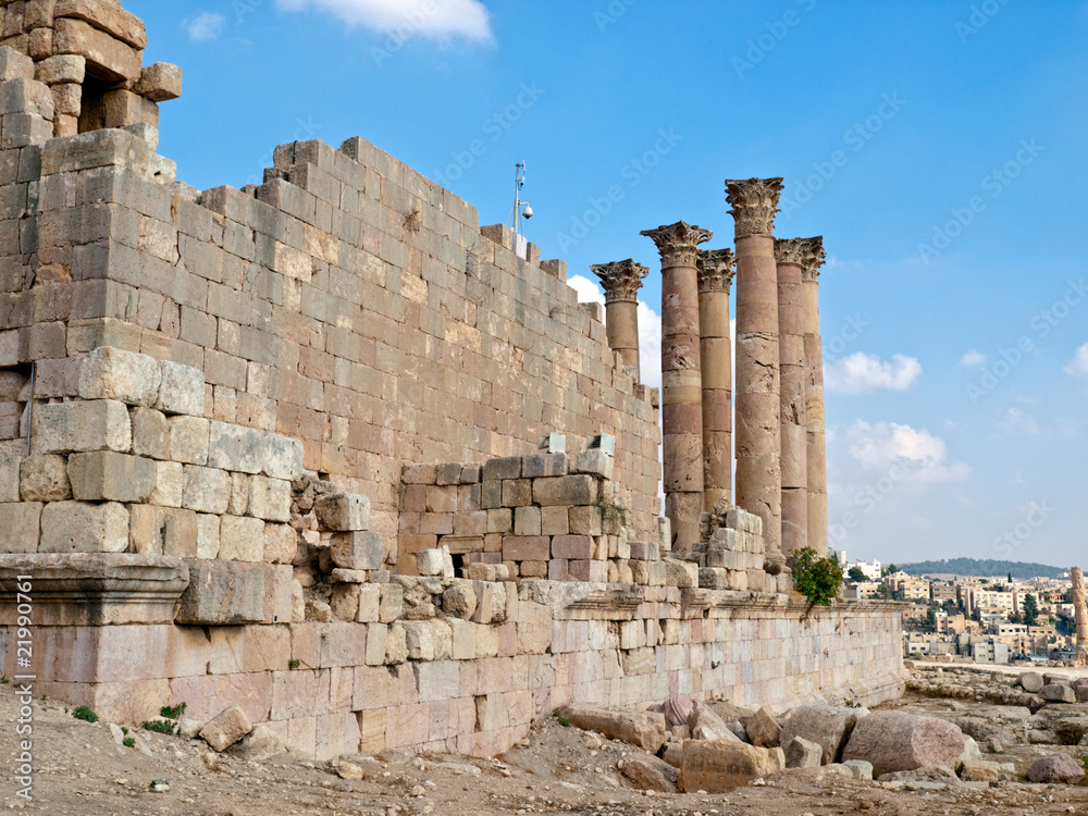 Obraz premium Temple of Artemis in Jerash, Jordan.
