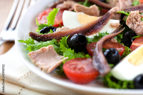 Salad with tuna and anchovy