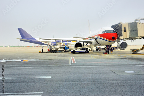 Shanghai Pudong international airport, airplane docking