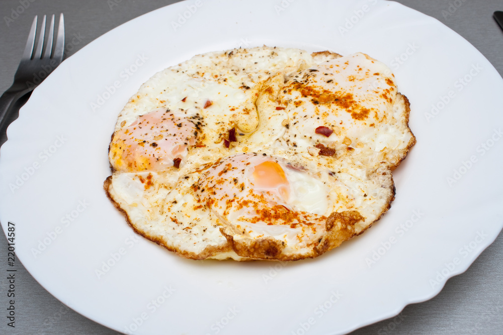 Curry sunny-side eggs