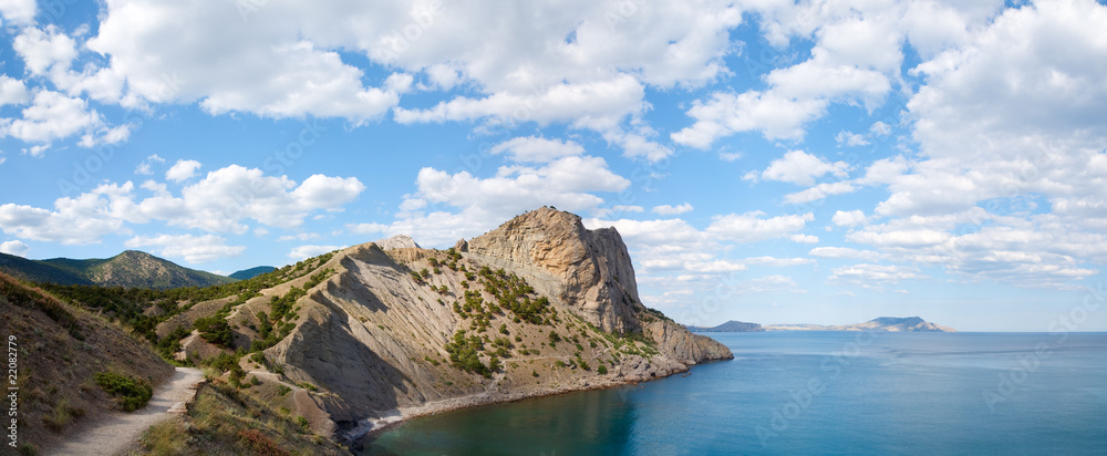 Naklejka premium summer rocky coastline