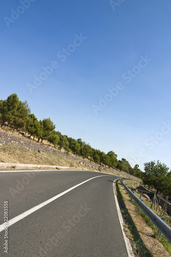 strada vuota extraurbana