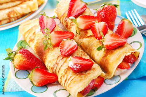 pancakes with strawberry photo