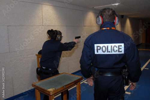 policier entrainement tir policeman action