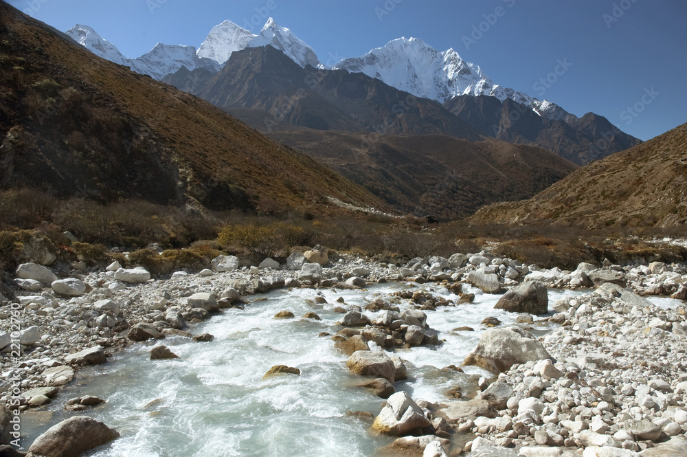 Staat Im Himalaja Mit 6 Buchstaben Fluss im Himalaja Stock Photo | Adobe Stock
