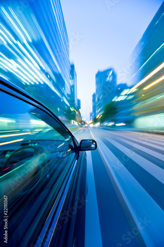 The car moves at great speed at the night.