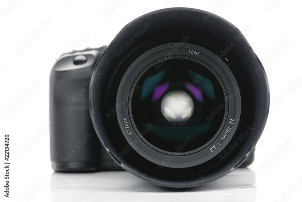 Digital SLR camera with zoom lens