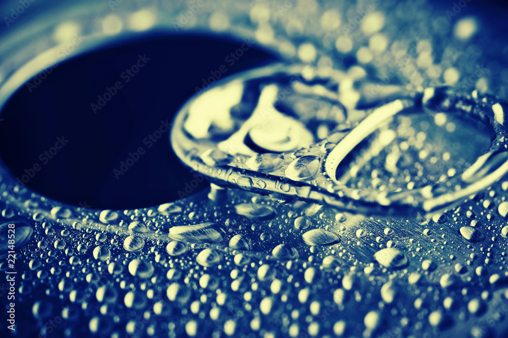 Fototapeta premium pull tab of tin with condensation