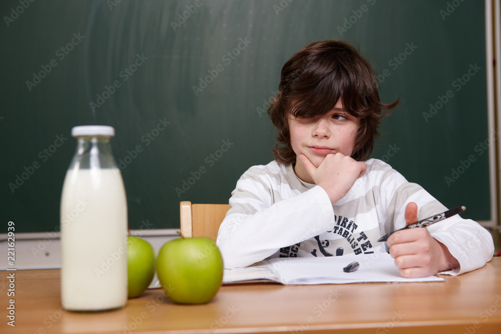 Junge in der Grundschule Junge in der Grundschule