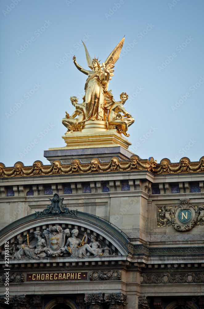 Statue de l'Opéra Garnier, Place de l'Opera de Paris