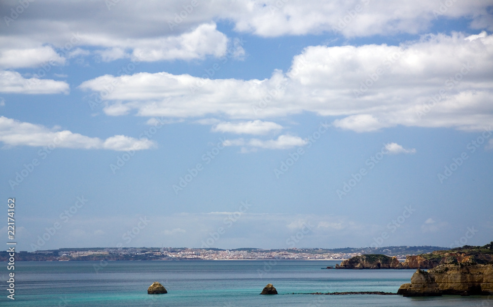 Obraz premium Sandstrand mit Felsen in Lagos,Algarve