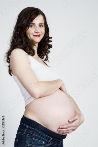 Schwangere Frau mit Glücklichem Blick Free Download Schwangere Frau mit Glücklichem Blick - GFXLoad