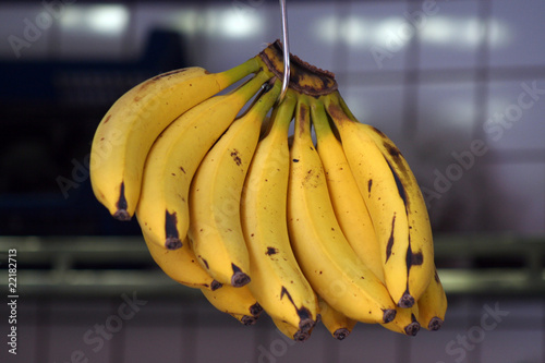 manilla de plátanos de Canarias en el mercado photo