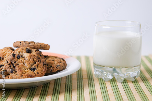 Glass of milk and chocolate cookies