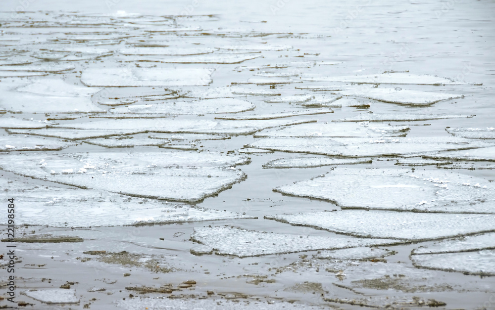 Naklejka premium Ice on water