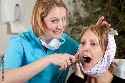 Sadistic dentist photo