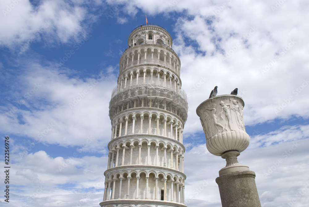Torre di Pisa con vaso