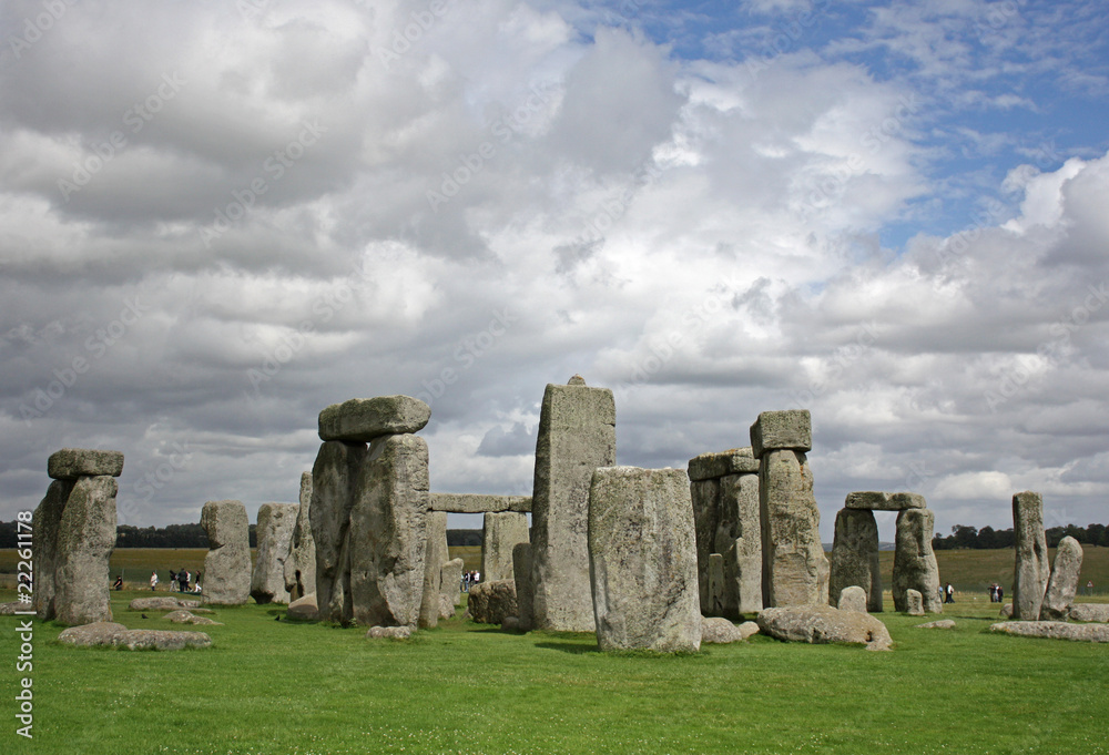 Fototapeta premium Stonehenge and clouds