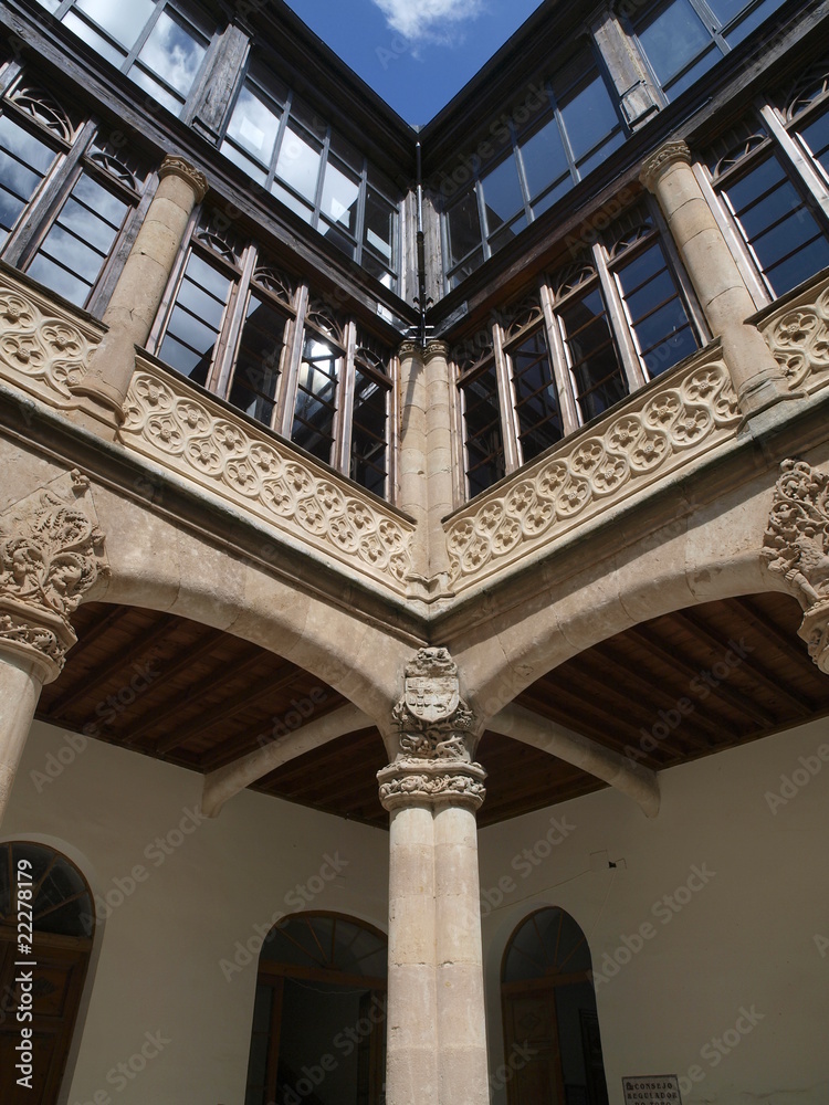Patio del Palacio de los Condes de Requena en Toro (Zamora)
