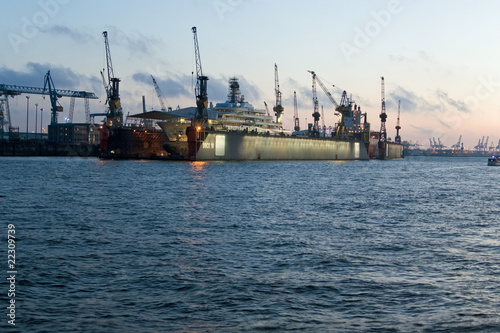 Hamburger Hafen, Trockendock, Containerterminal, Elbe © Blacky