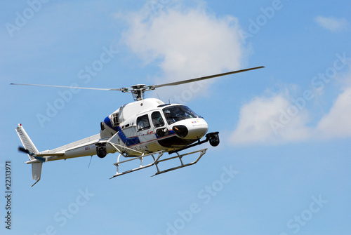 helicoptere ciel bleu